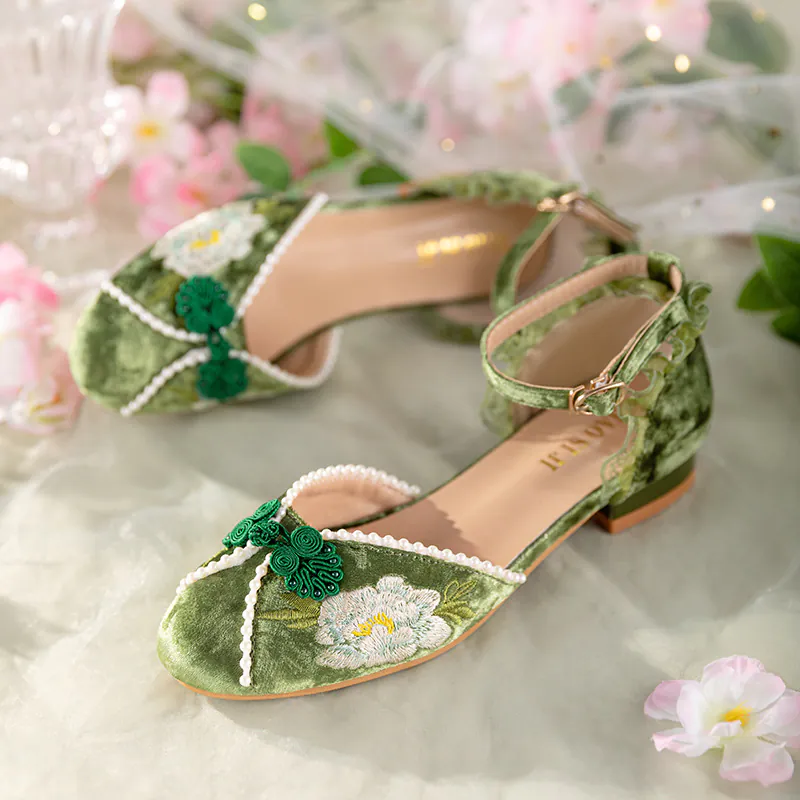Beautiful Low Block Heel Embroidery Bridal Prom Party Sandals01
