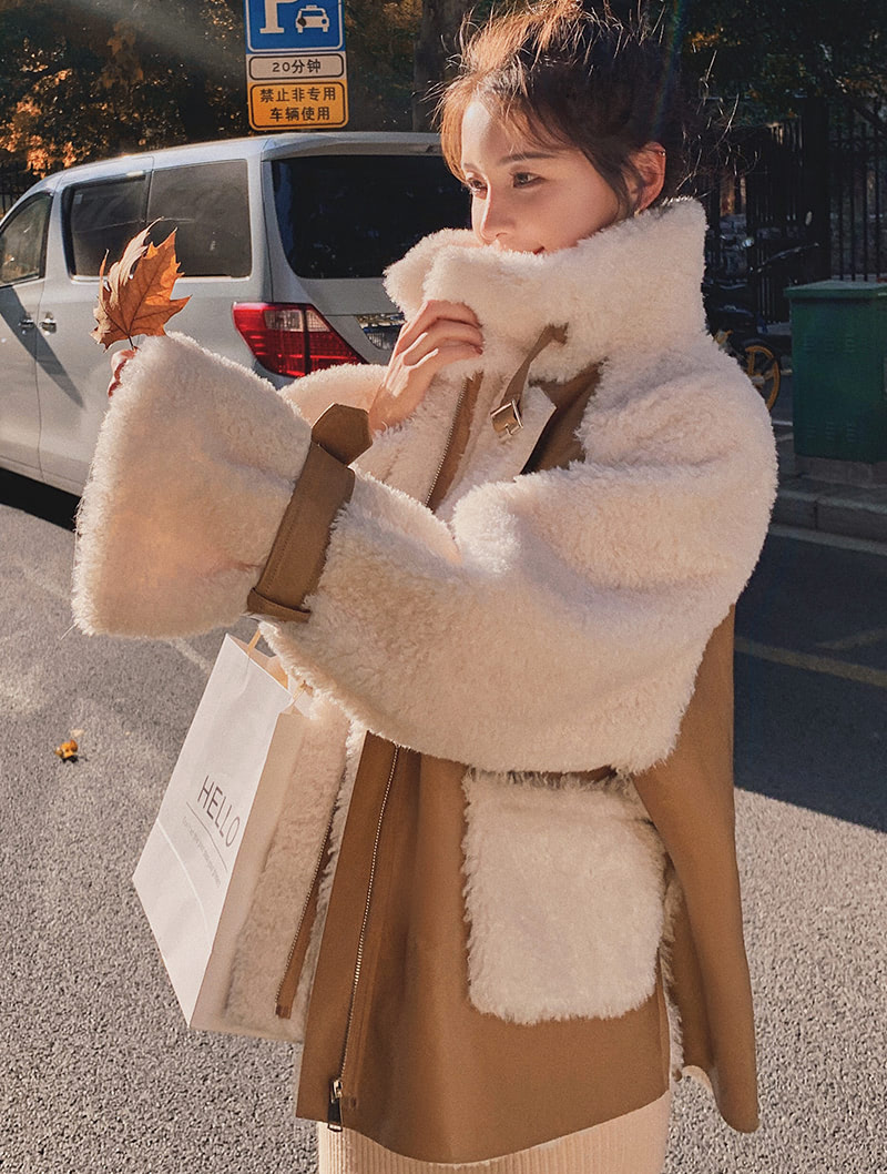 Fashion Fall Winter Lambswool Coat Outfit Jacket with Fur Collar Trim04