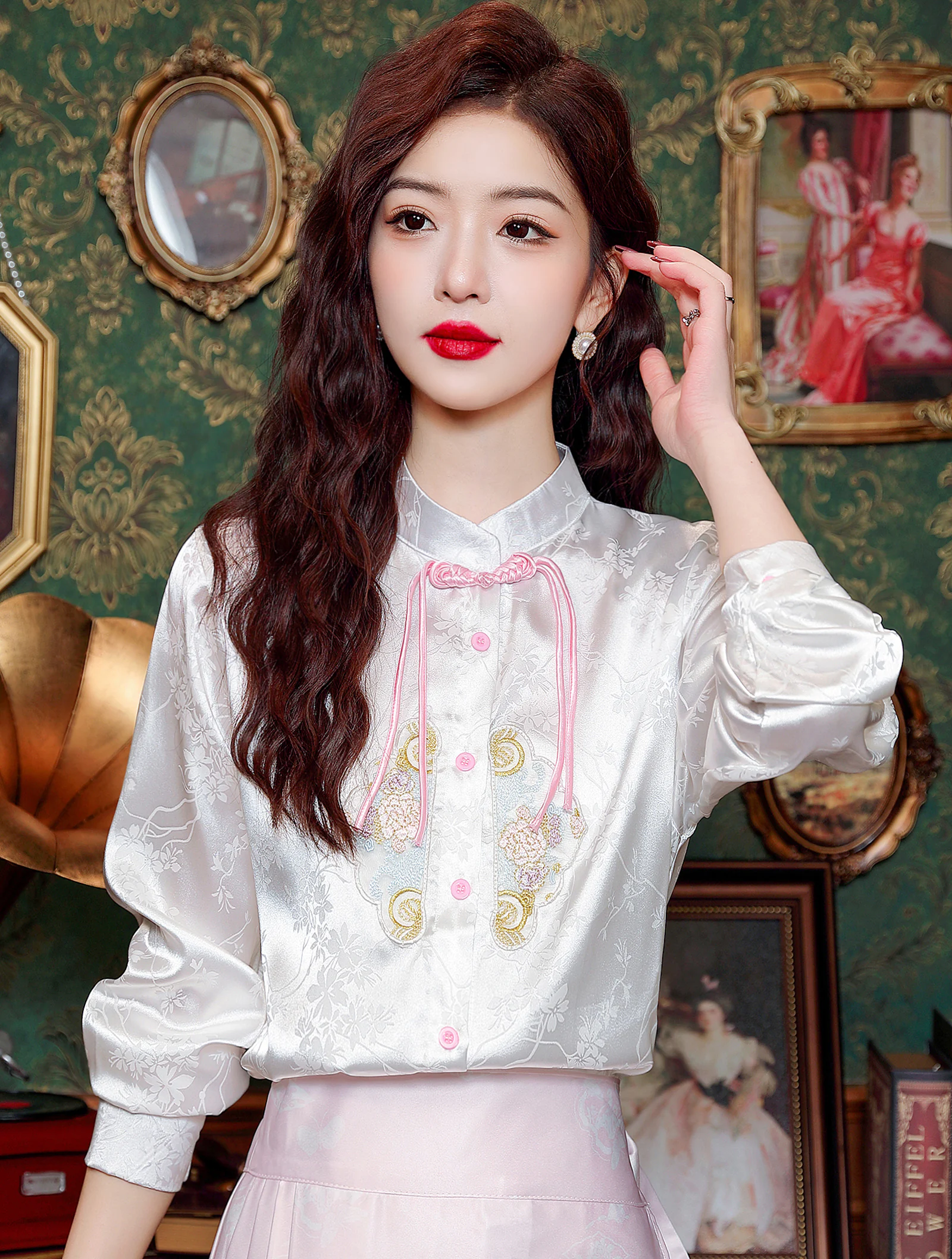 Women's Delicate Vintage Spring Embroidery Jacquard Shirt01