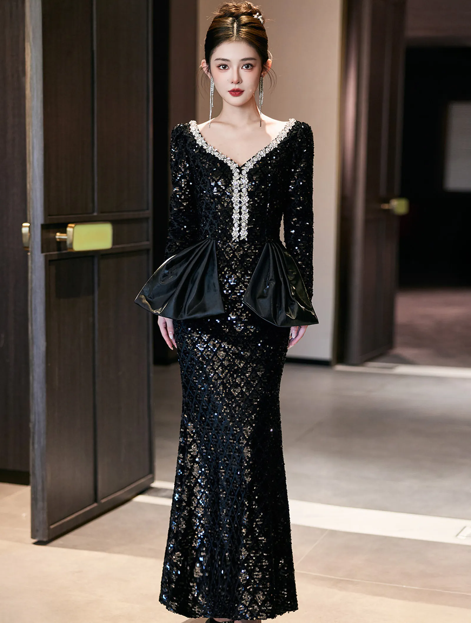 Chic Black Geometric Rhinestone Sequin Bodice Long Sleeve Evening Gown01