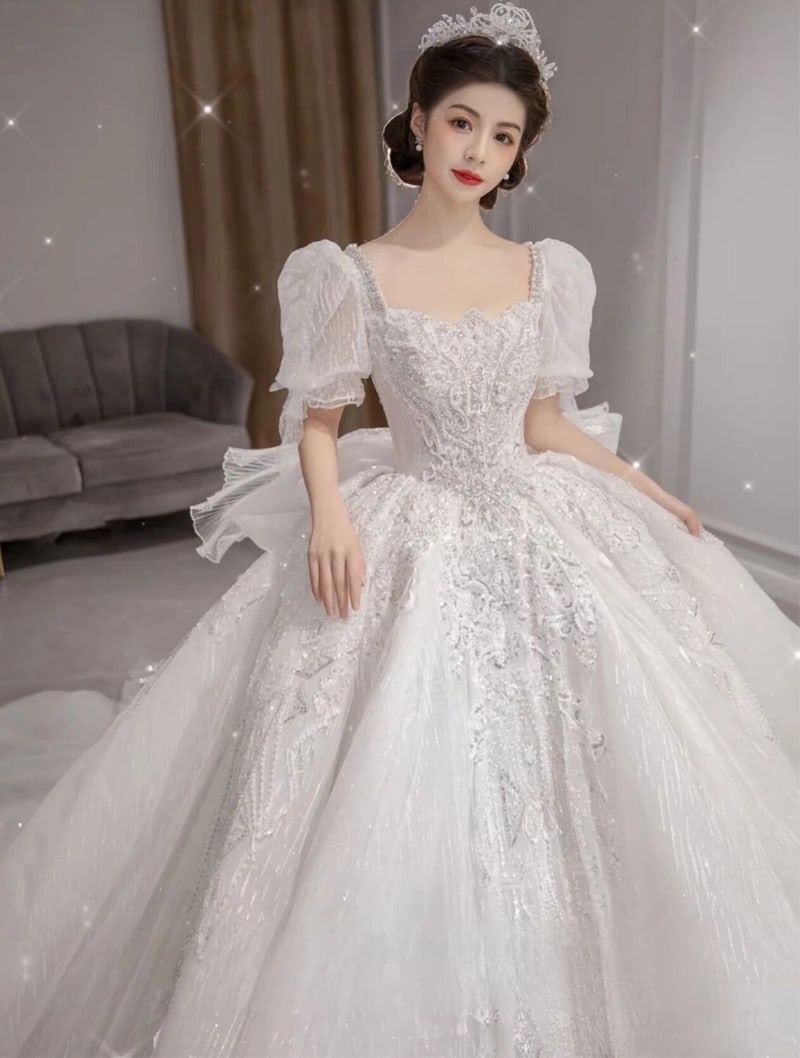 Luxury Shining Square Neck Lace White Long Flowing Wedding Dress01
