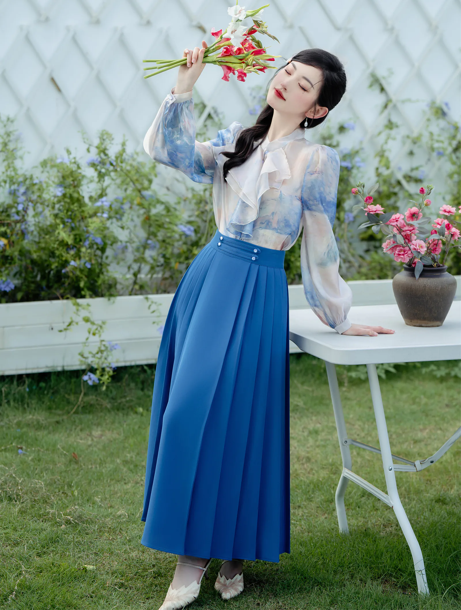 Romantic French Style Oil Painting Top with Blue Skirt Casual Outfit Suit05
