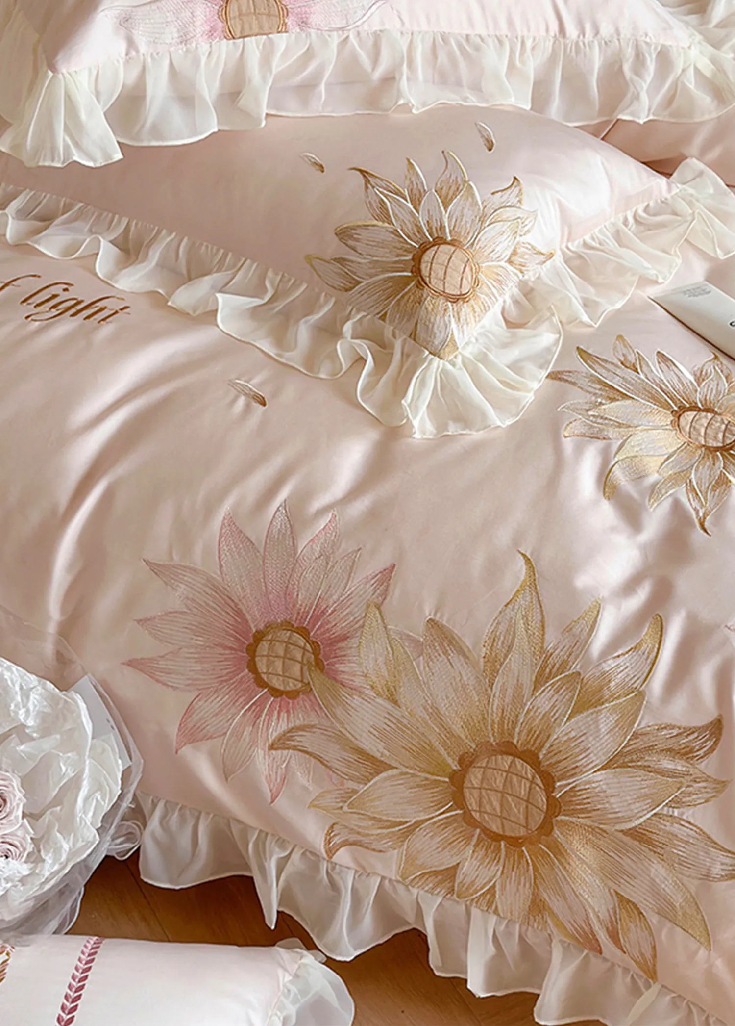 Soft-100-Egypt-Cotton-Embroidery-Ruffle-Bedding-Set-with-Sunflower15
