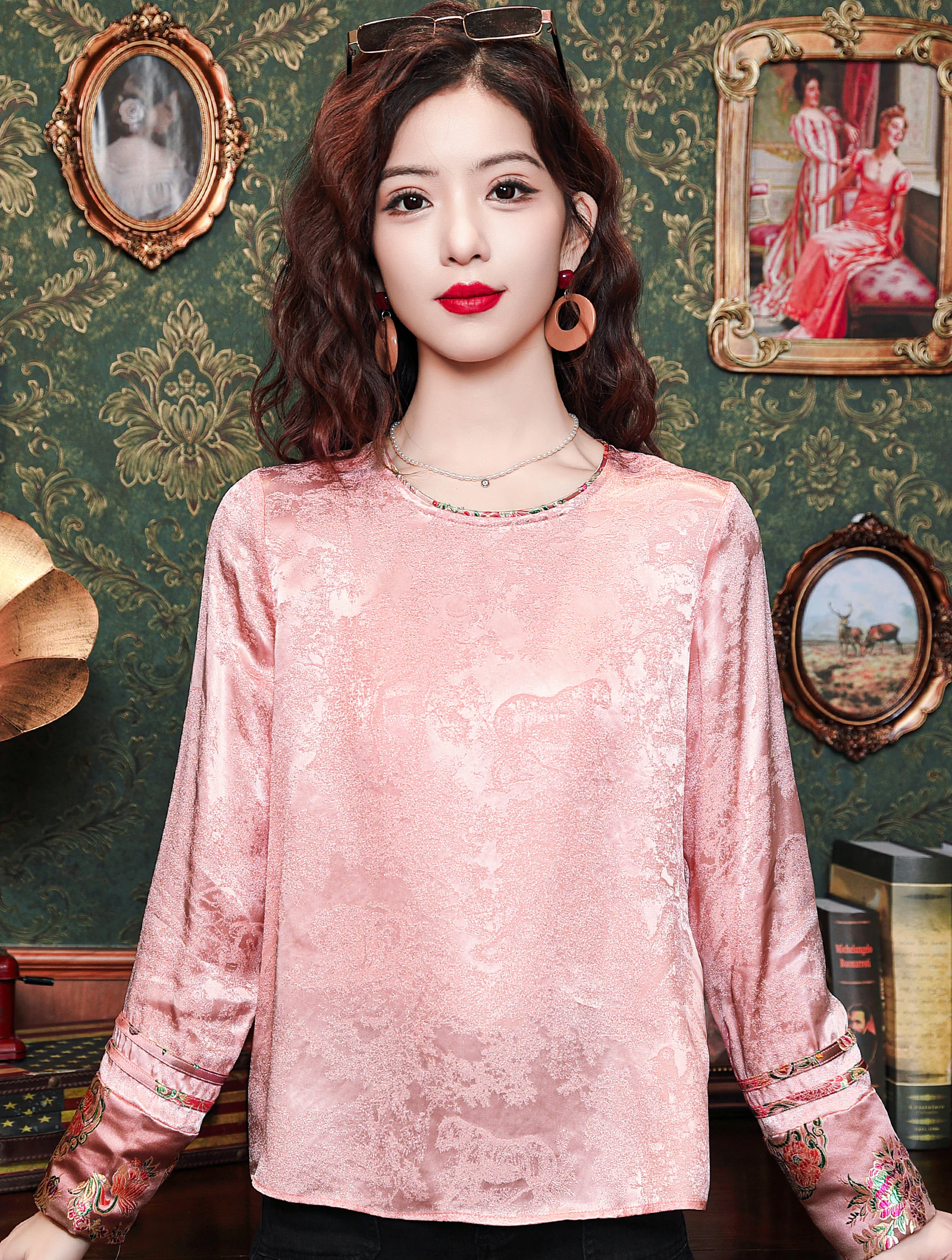 Sweet Ladies Pink Round Neck Loose Fit Silk Jacquard Casual Shirt02