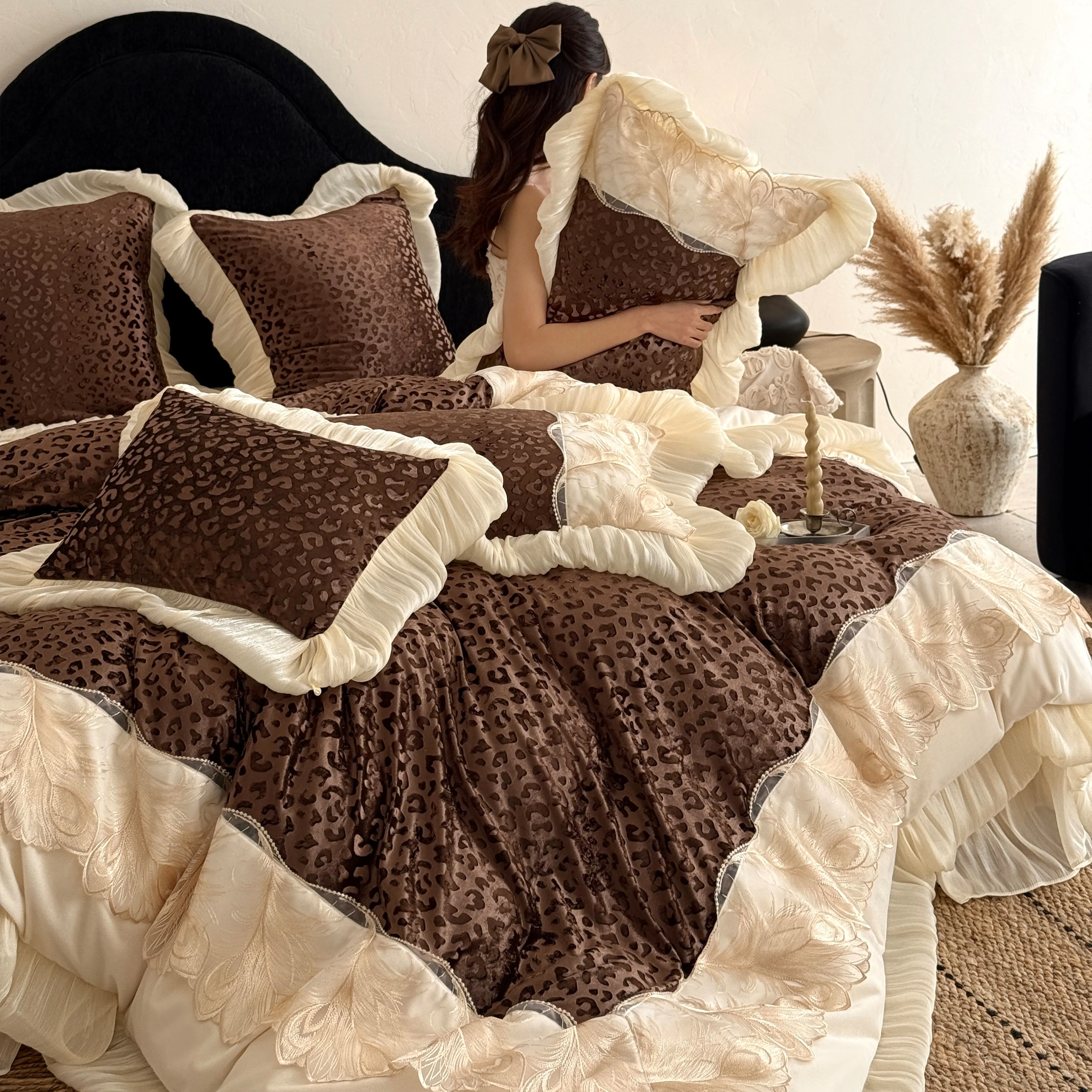 Vintage Leopard Print Velvet Jacquard 260g Warm Fleece Bedding Set03 Vintage Leopard Print Velvet Jacquard 260g Warm Fleece Bedding Set03