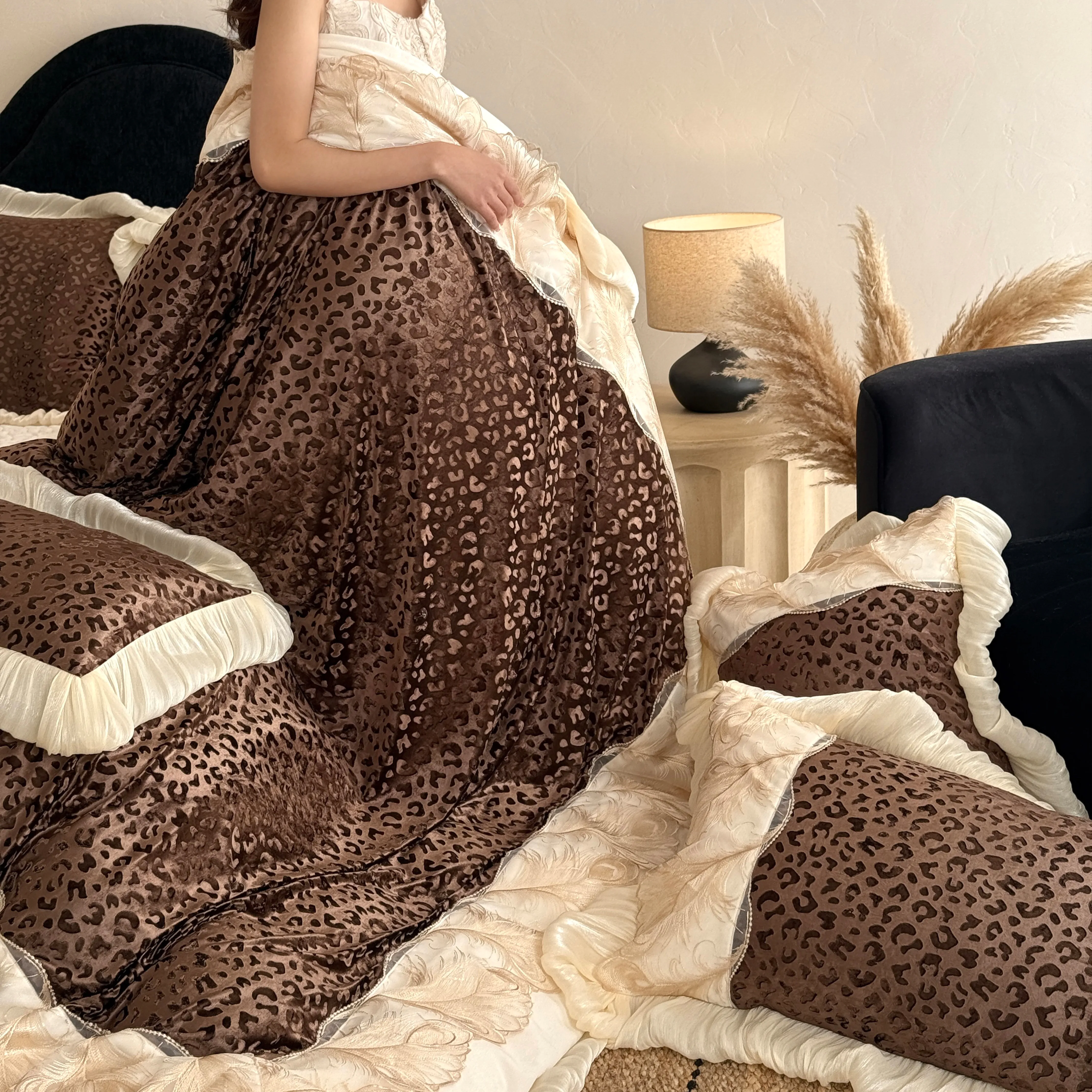 Vintage Leopard Print Velvet Jacquard 260g Warm Fleece Bedding Set05 Vintage Leopard Print Velvet Jacquard 260g Warm Fleece Bedding Set05