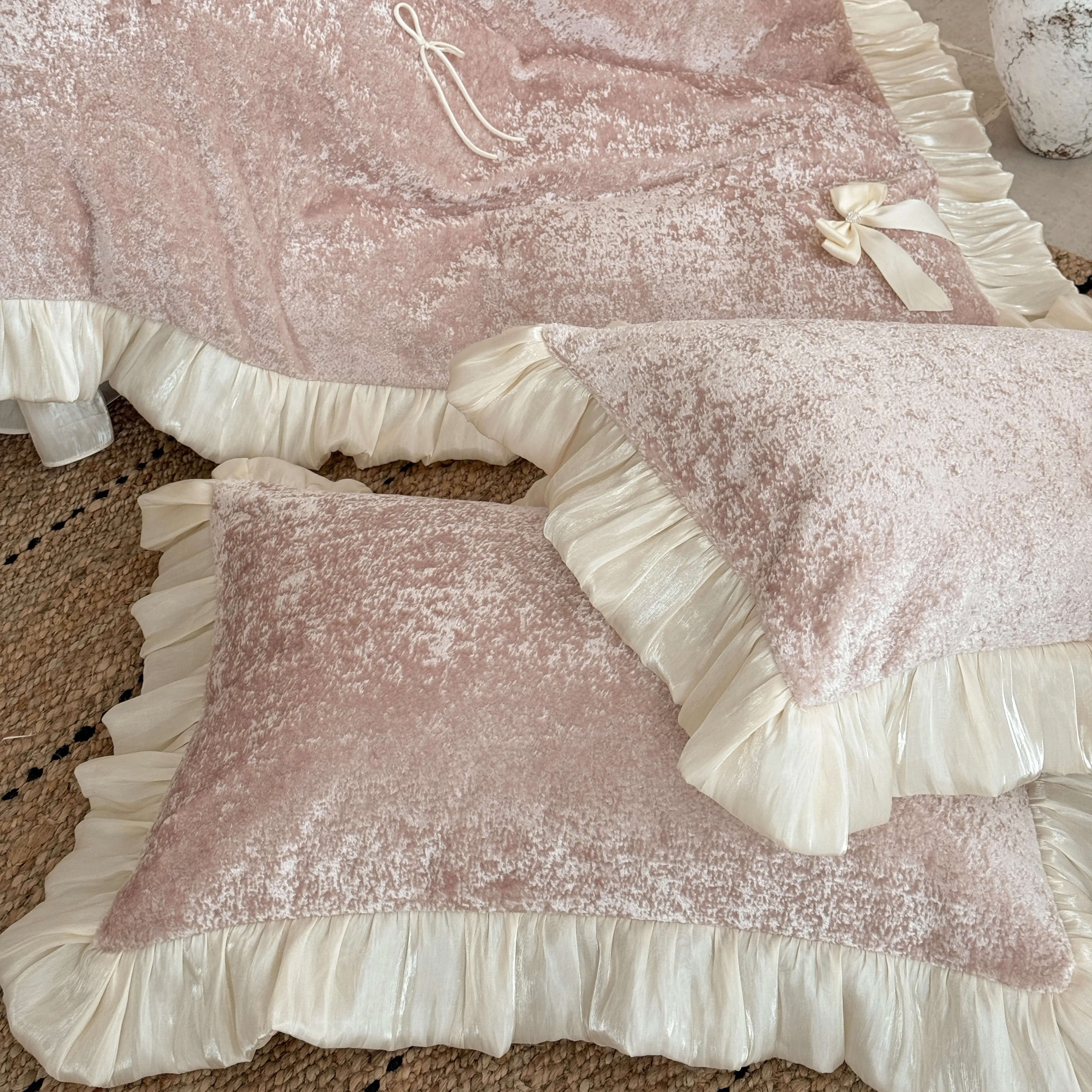 Ultra-Soft Solid Color Matte Milk Velvet Flannel Bedding Set with Bow Ties06 Ultra Soft Solid Color Matte Milk Velvet Flannel Bedding Set with Bow Ties06