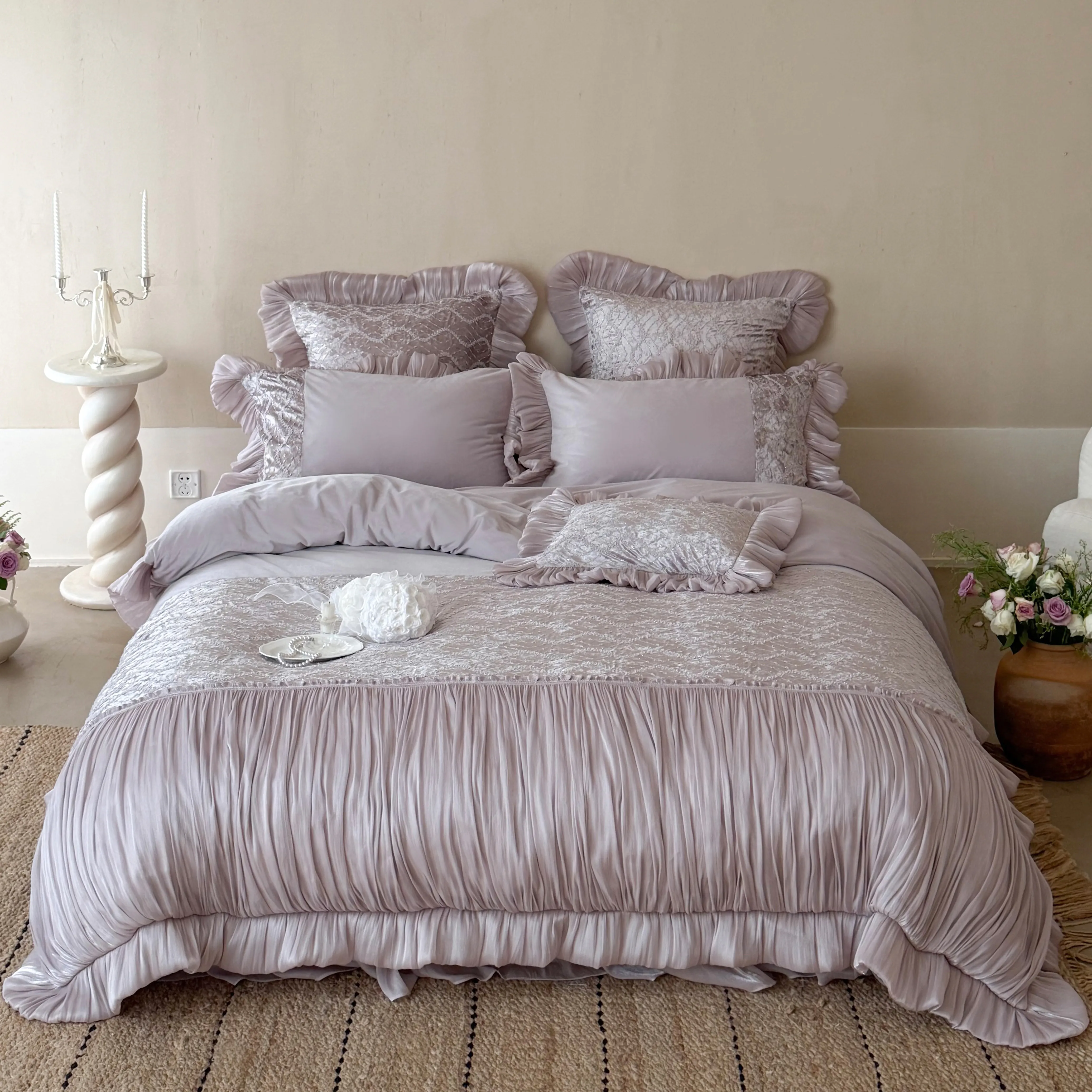 Vintage Royal Embroidered 260g Thick Baby Velvet Warm Duvet Cover Set01