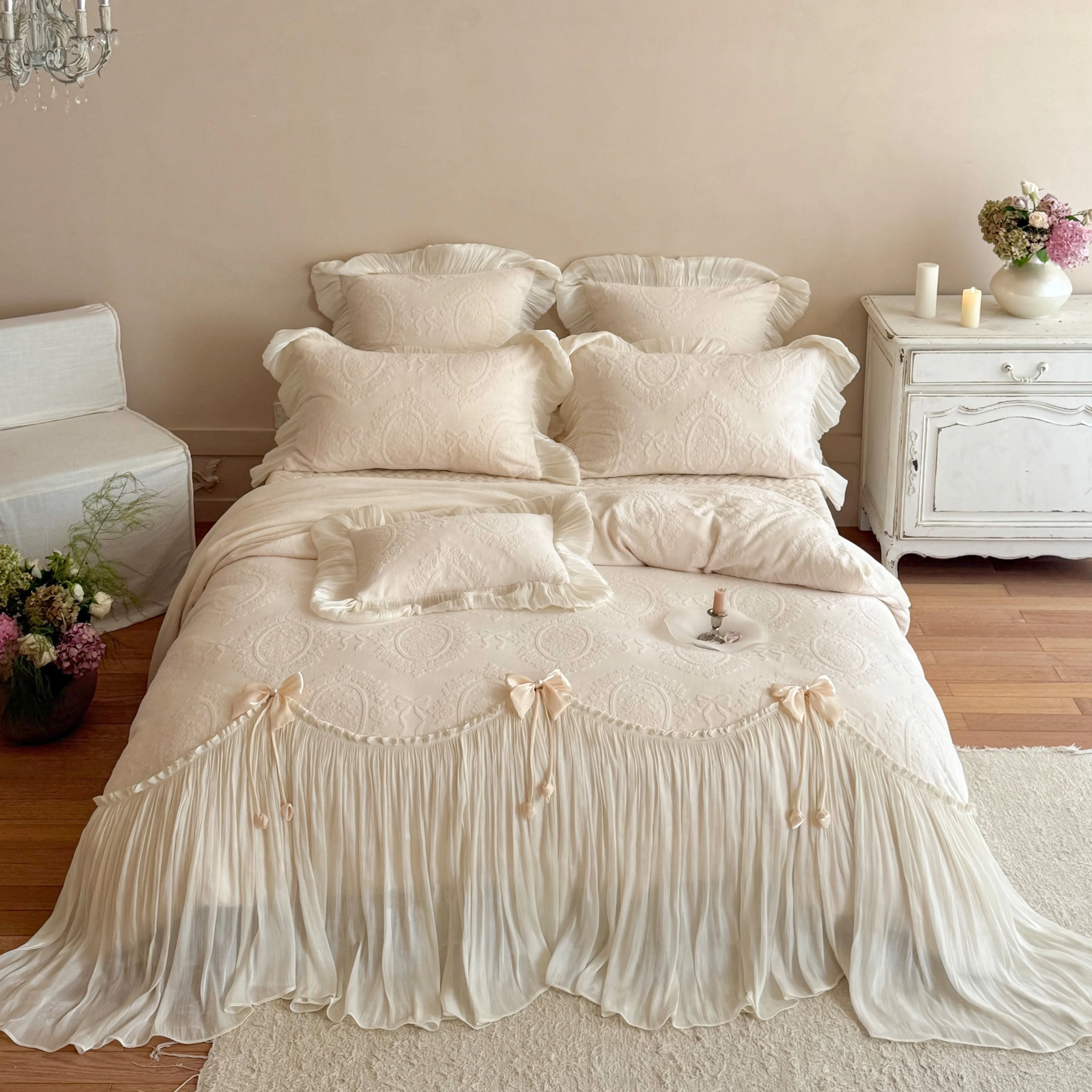 Cozy Warm Carved Floral 260g Matte Milk Velvet Soft Quilt Cover 4 Pcs Set01