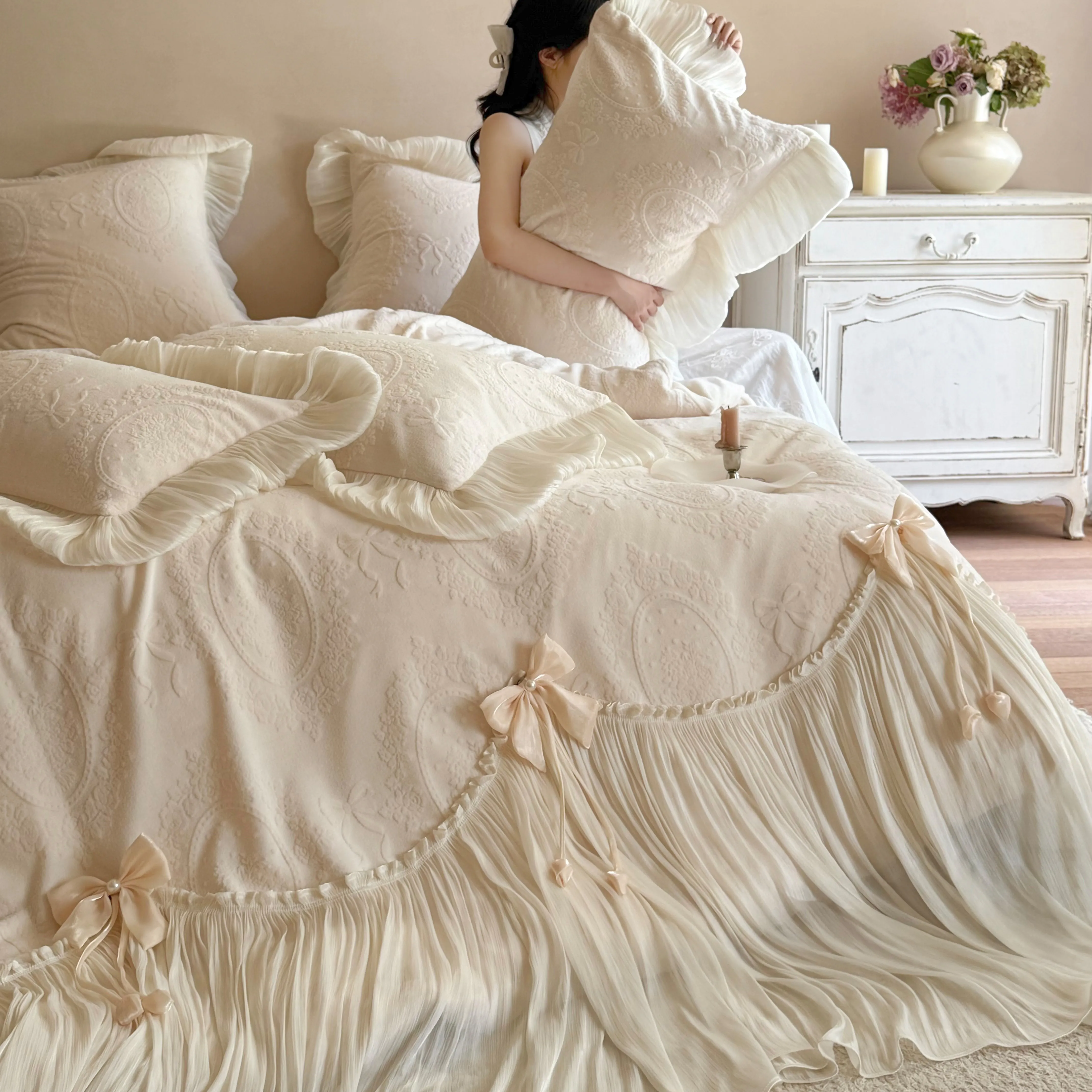 Cozy Warm Carved Floral 260g Matte Milk Velvet Soft Quilt Cover 4 Pcs Set02