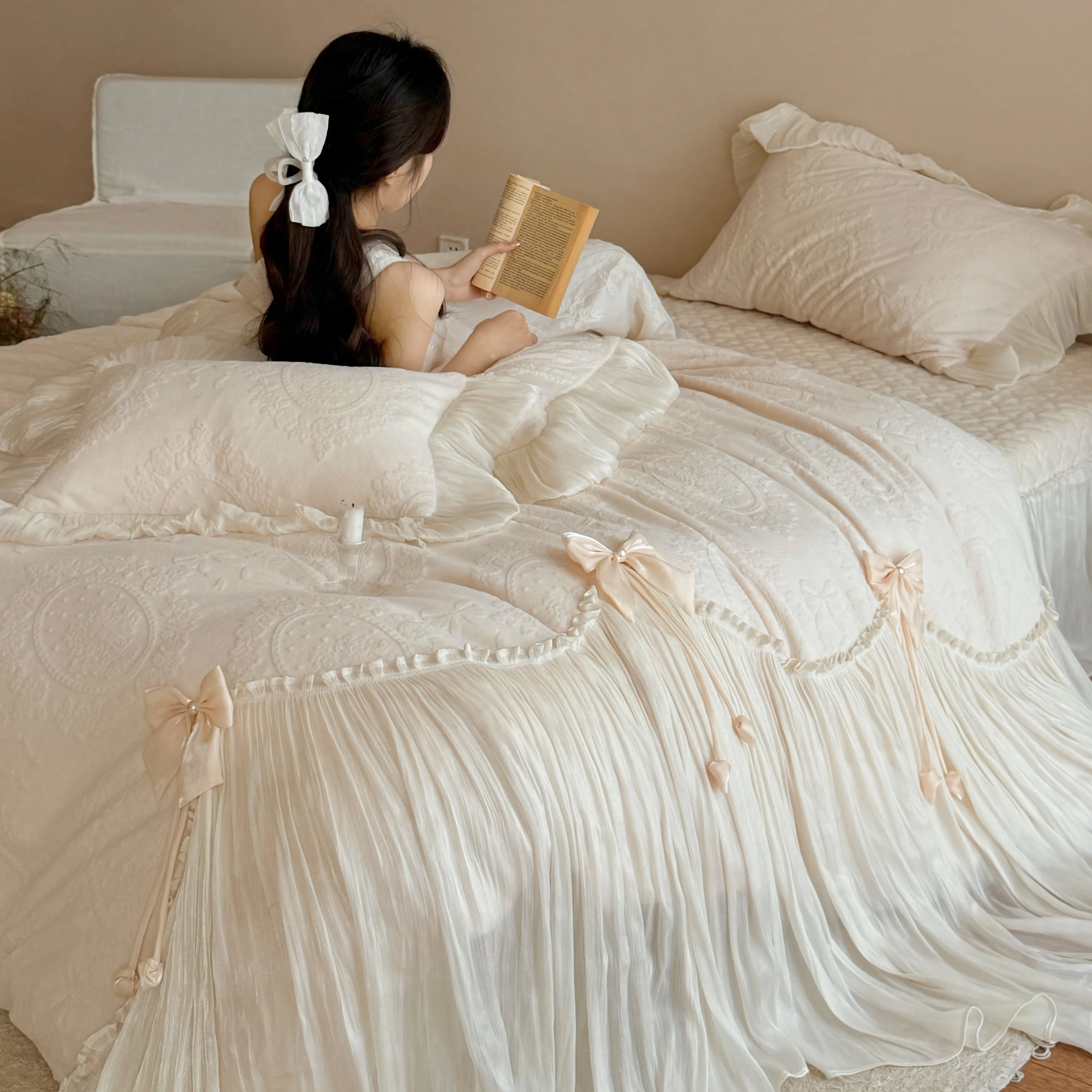Cozy Warm Carved Floral 260g Matte Milk Velvet Soft Quilt Cover 4 Pcs Set04 Cozy Warm Carved Floral 260g Matte Milk Velvet Soft Quilt Cover 4 Pcs Set04