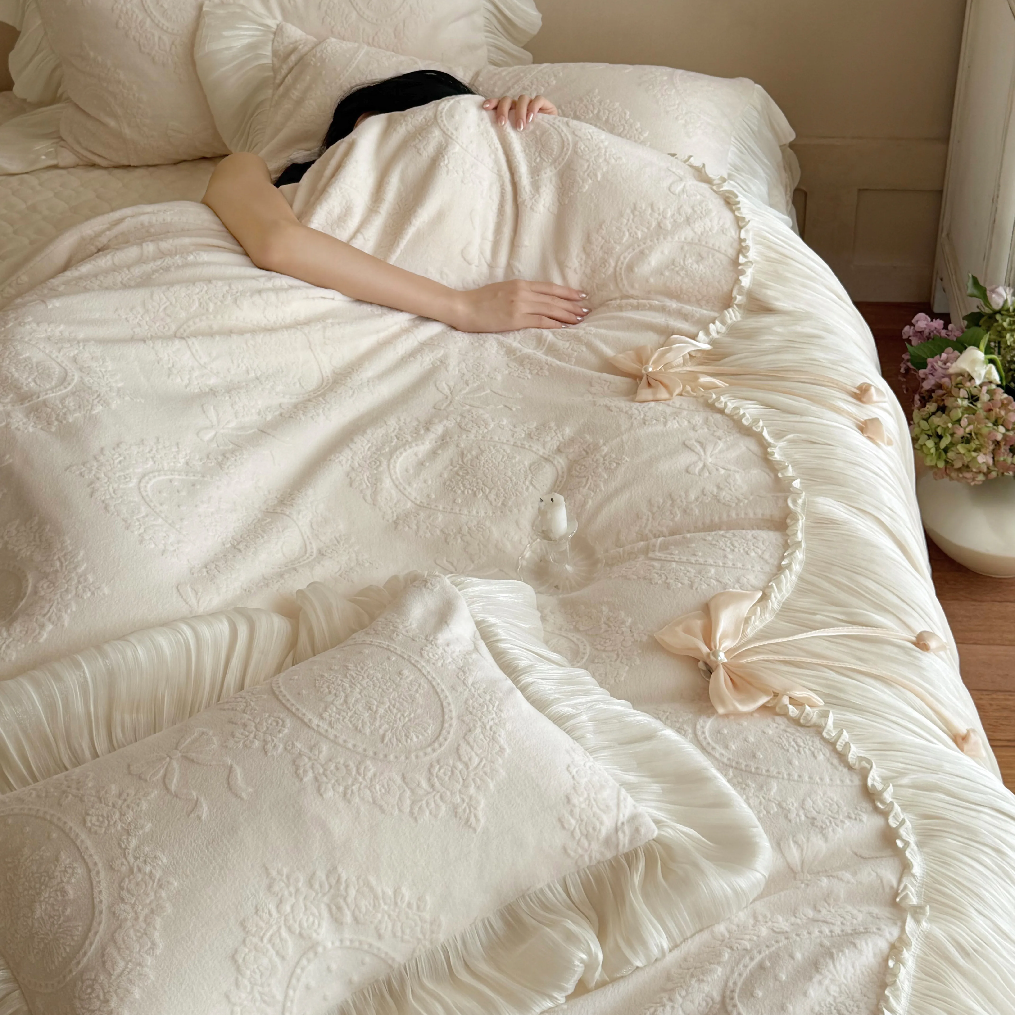 Cozy Warm Carved Floral 260g Matte Milk Velvet Soft Quilt Cover 4 Pcs Set05 Cozy Warm Carved Floral 260g Matte Milk Velvet Soft Quilt Cover 4 Pcs Set05