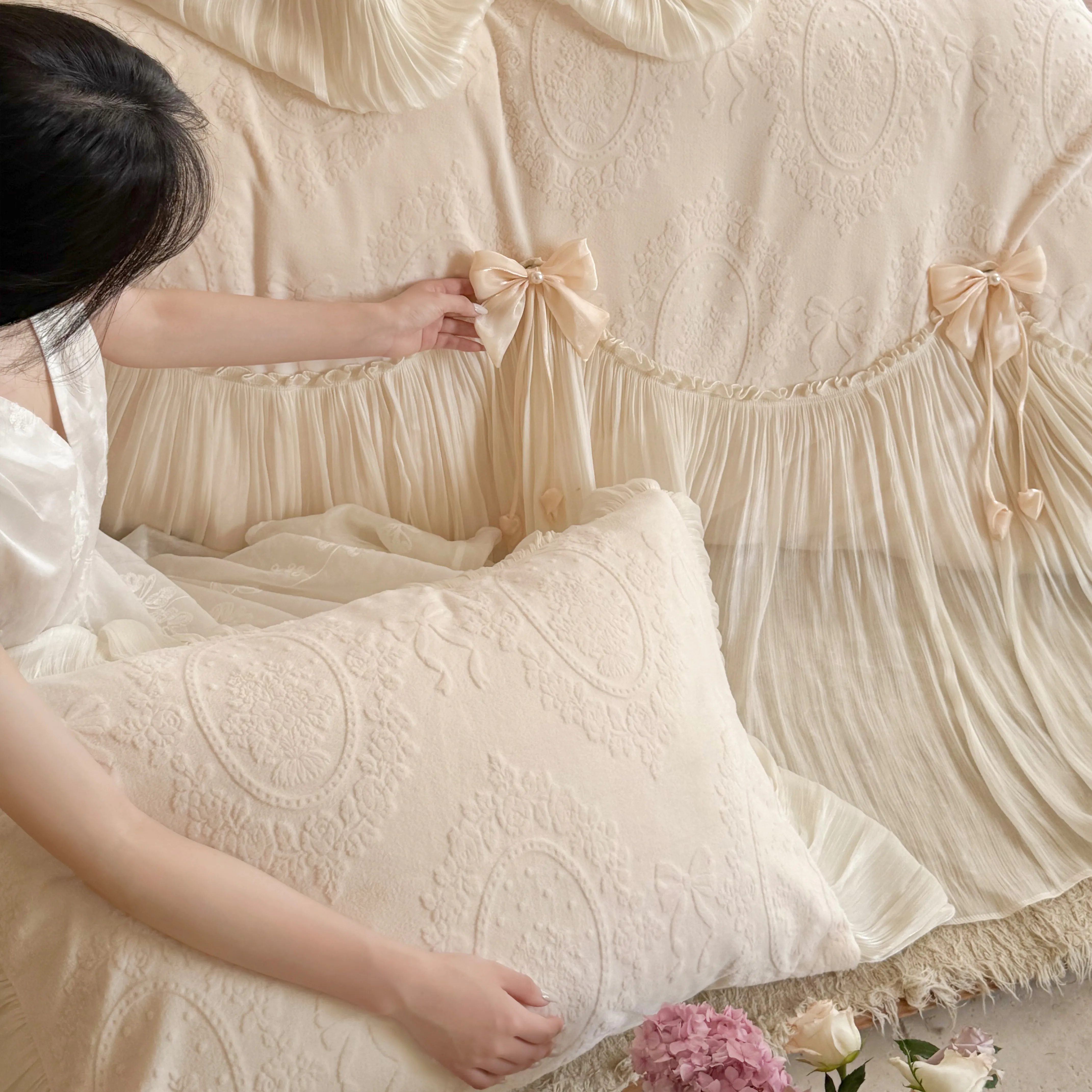Cozy Warm Carved Floral 260g Matte Milk Velvet Soft Quilt Cover 4 Pcs Set06 Cozy Warm Carved Floral 260g Matte Milk Velvet Soft Quilt Cover 4 Pcs Set06