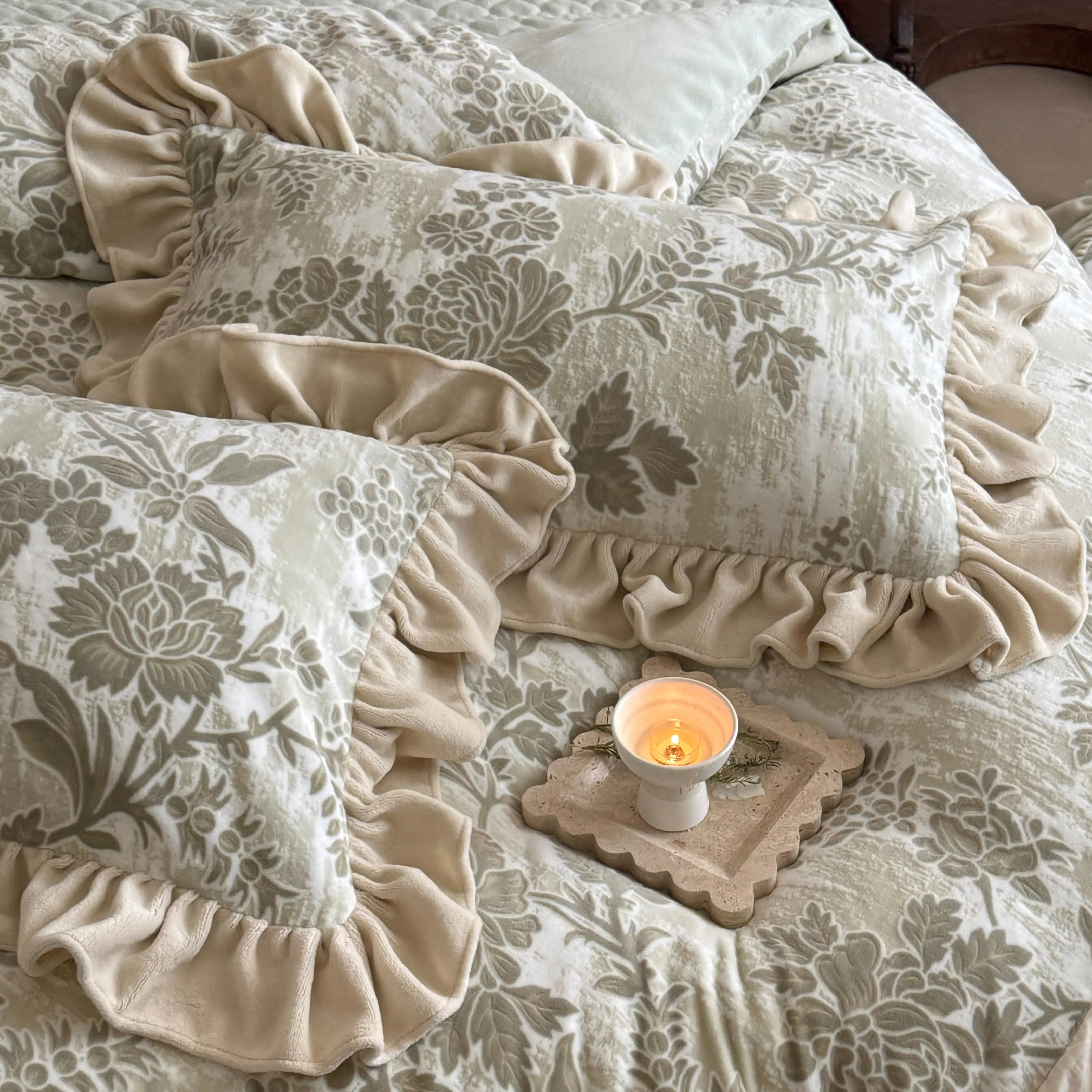 Pastoral Sage Green Floral Carved 260g Velvet Warm Plush Duvet Cover Set06 Pastoral Sage Green Floral Carved 260g Velvet Warm Plush Duvet Cover Set06