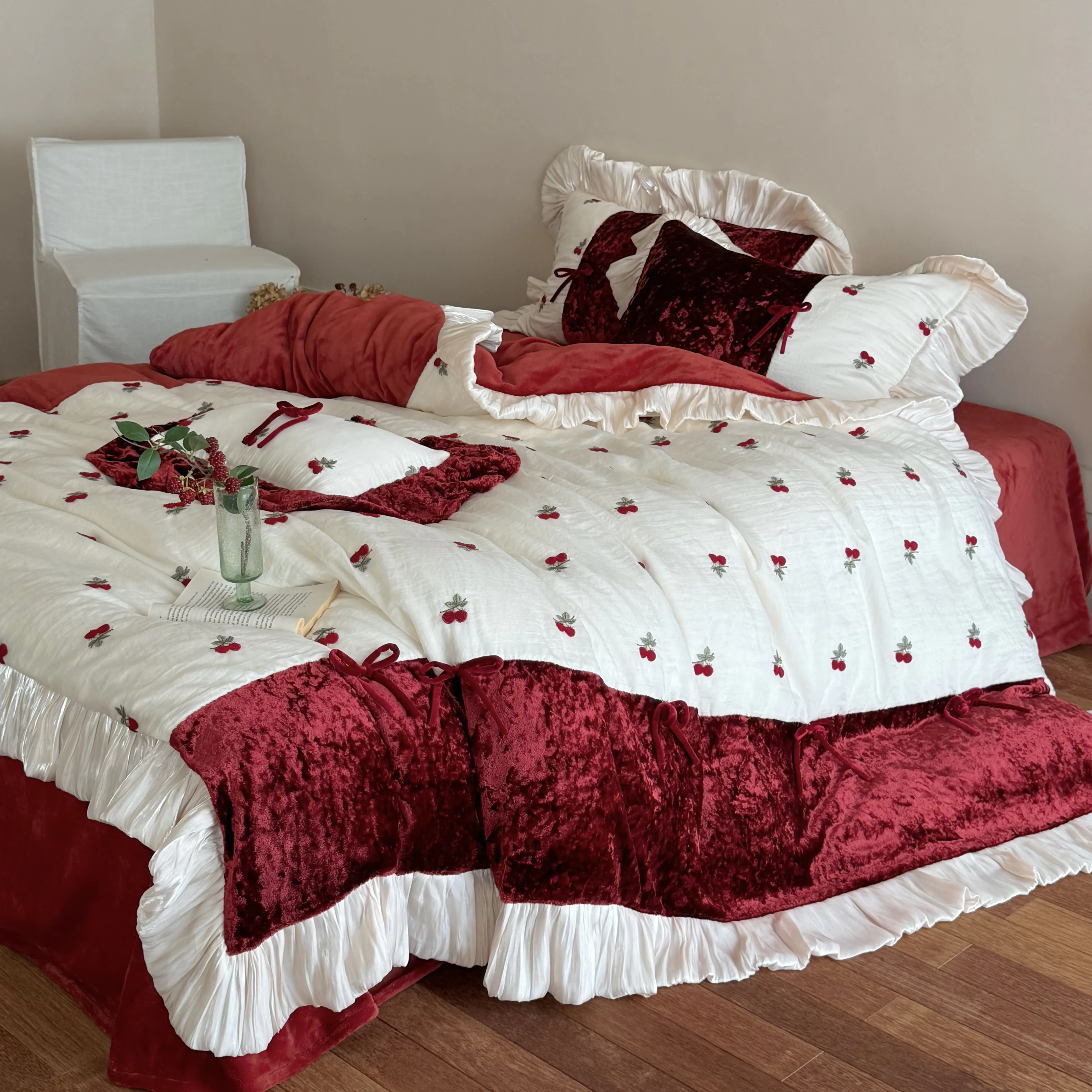 Sweetheart Cherry Embroidery Crushed Milk Velvet Fleece 4 Piece Bedding Set02