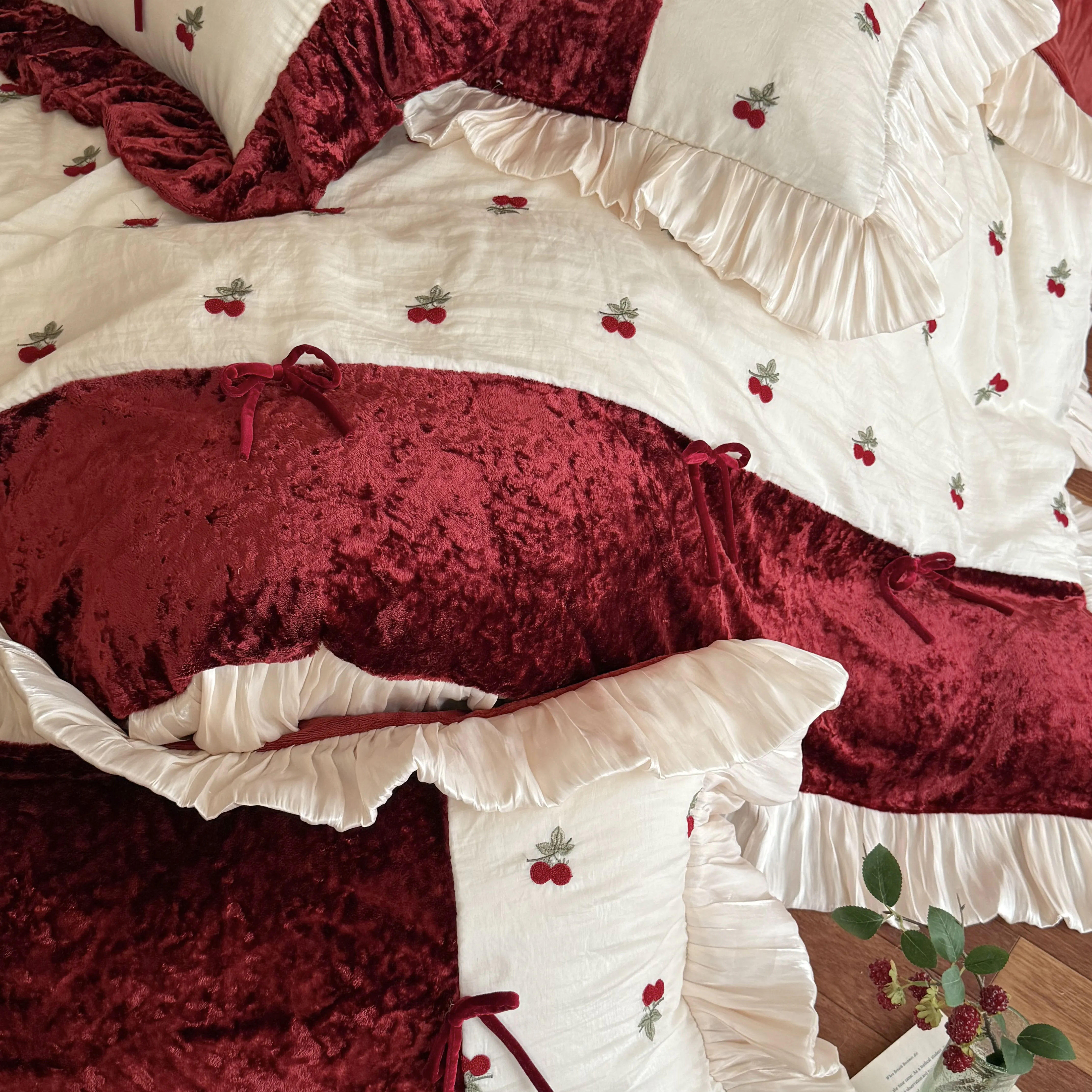 Sweetheart Cherry Embroidery Crushed Milk Velvet Fleece 4-Piece Bedding Set06 Sweetheart Cherry Embroidery Crushed Milk Velvet Fleece 4 Piece Bedding Set06